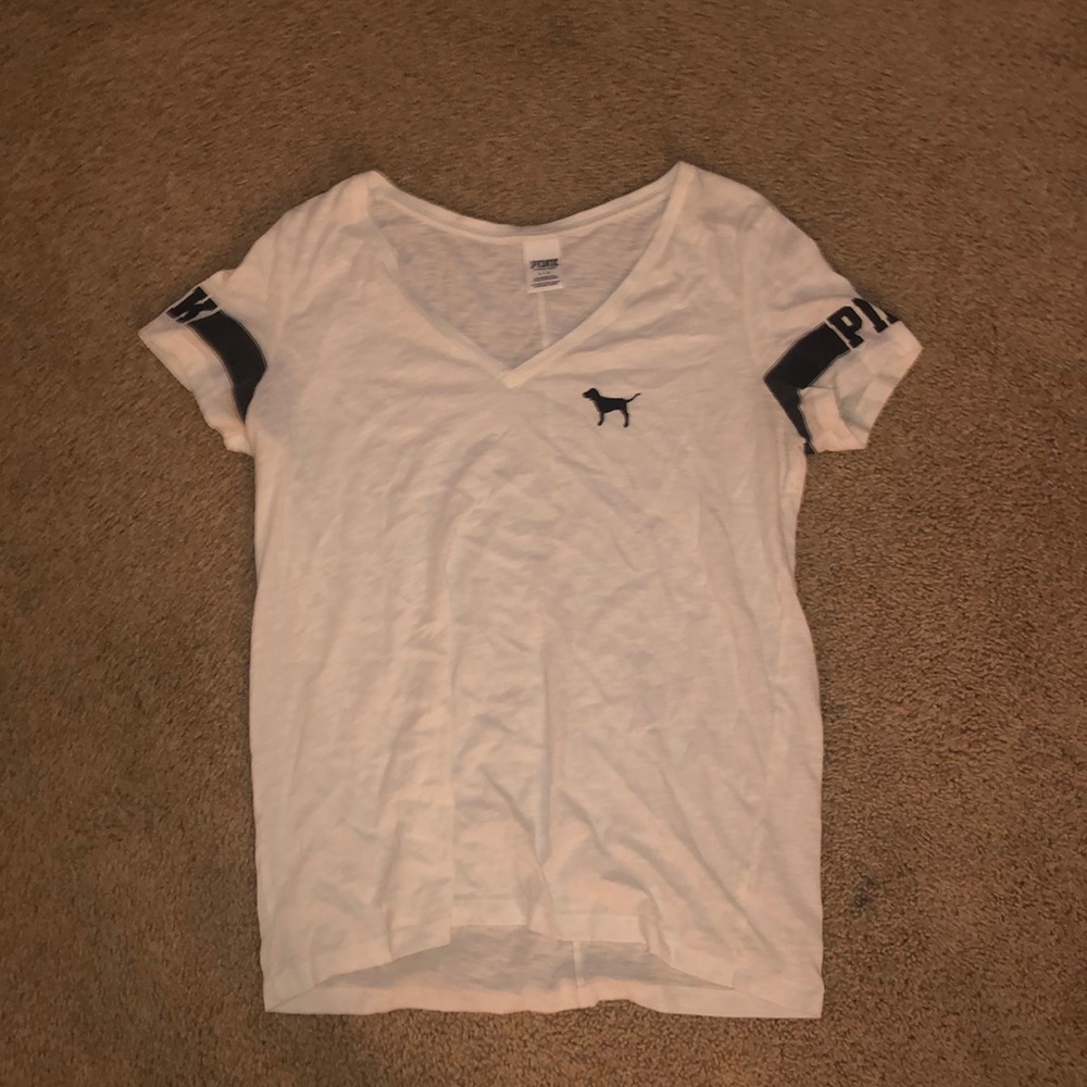 V-neck t-shirt